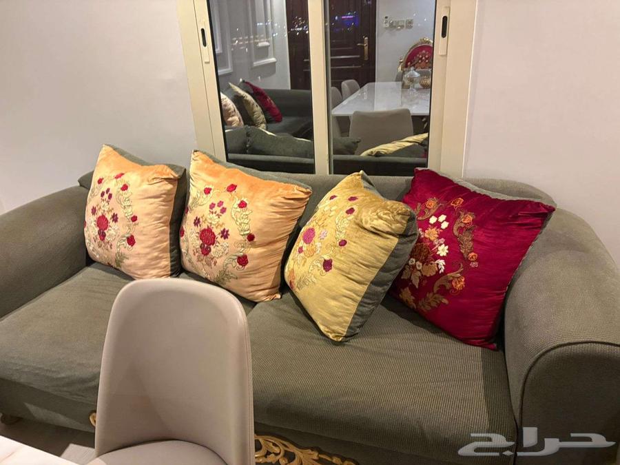 طقمين كنب مستعمله فاخره للبيع مع سرر أطفال64369952364418114