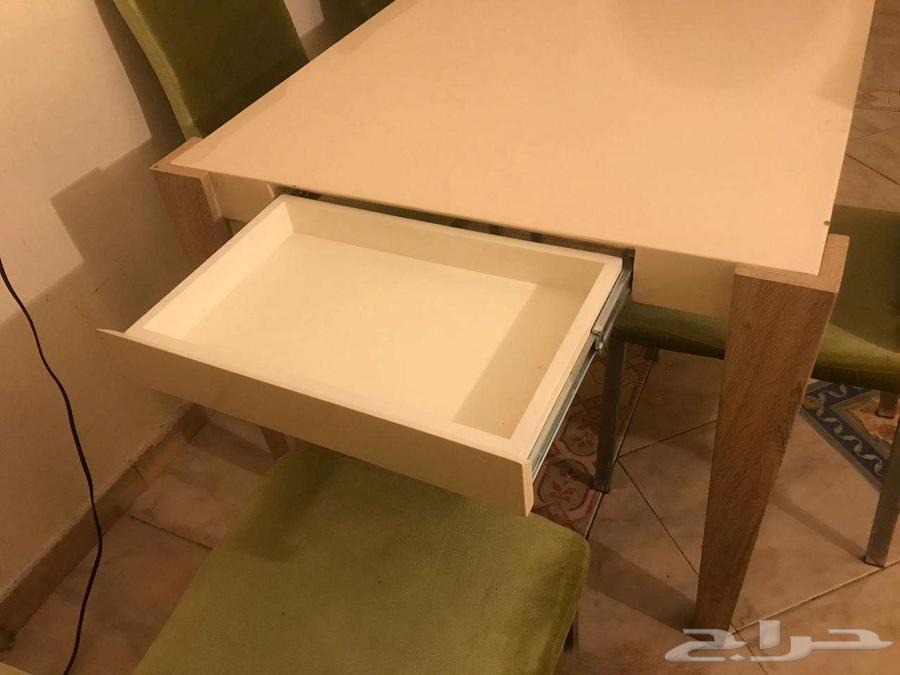 Clean dining table with 6 chairs64371205751299114