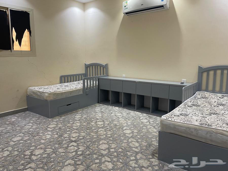 Children's room for sale in Hanakia, two beds and a closet between them with their bedding64371408874113110
