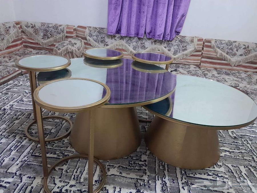 طاولات دائرية مرايا شبه جديد كبيرة ومتوسطة مع 4 خدمة64372769888130110