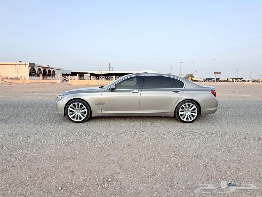 بي ام دبليو 2012 740Liنظيف جدا64519073732610110