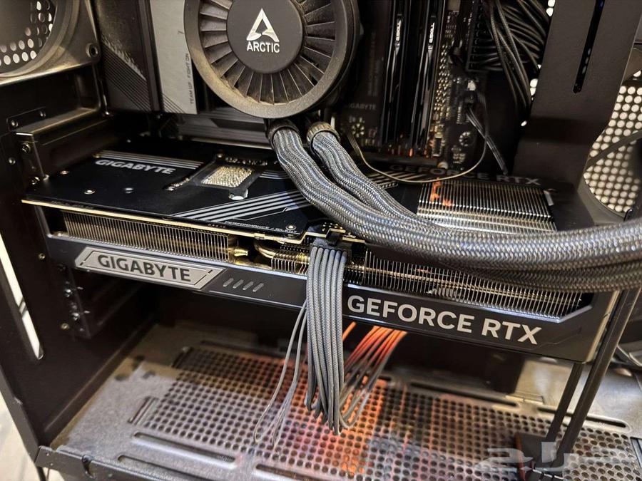 RTX 5070ti WINDFORCE OC SFF 16G Graphics Card (Used)64377004547459110