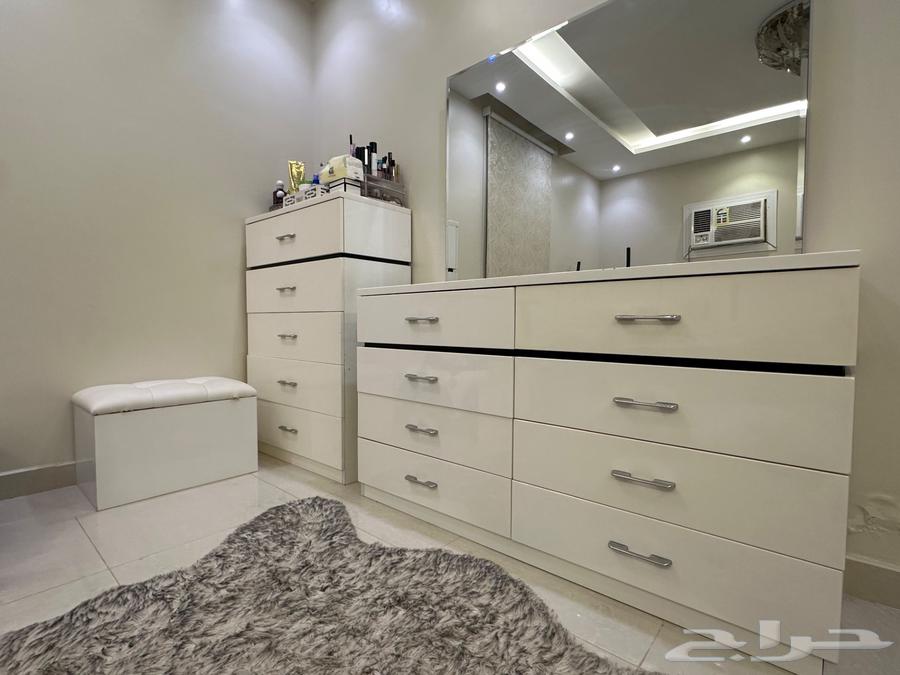 غرفة نوم جاهزة64377374759426110