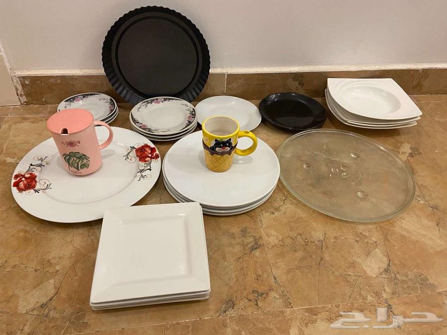 Kitchen tools, plates and containers64377754438017112