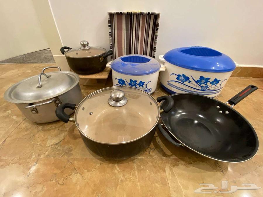 Kitchen tools, plates and containers64377754438017110