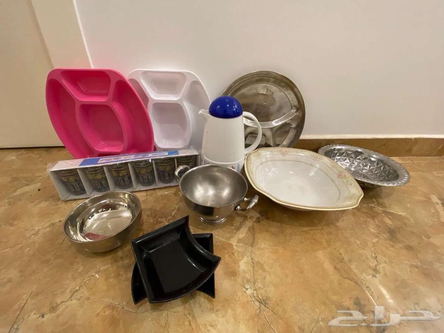 Kitchen tools, plates and containers64377754438017114