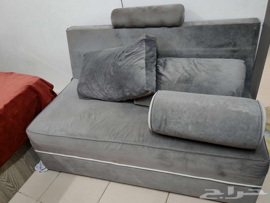 Sitting in good condition64377768916355114