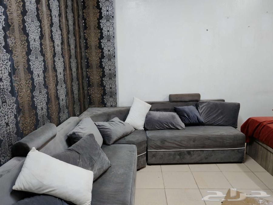 Sitting in good condition64377768916355113