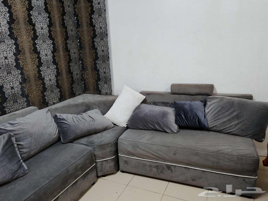 Sitting in good condition64377768916355112