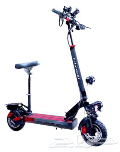 Electric scooter with seat64379138045313113