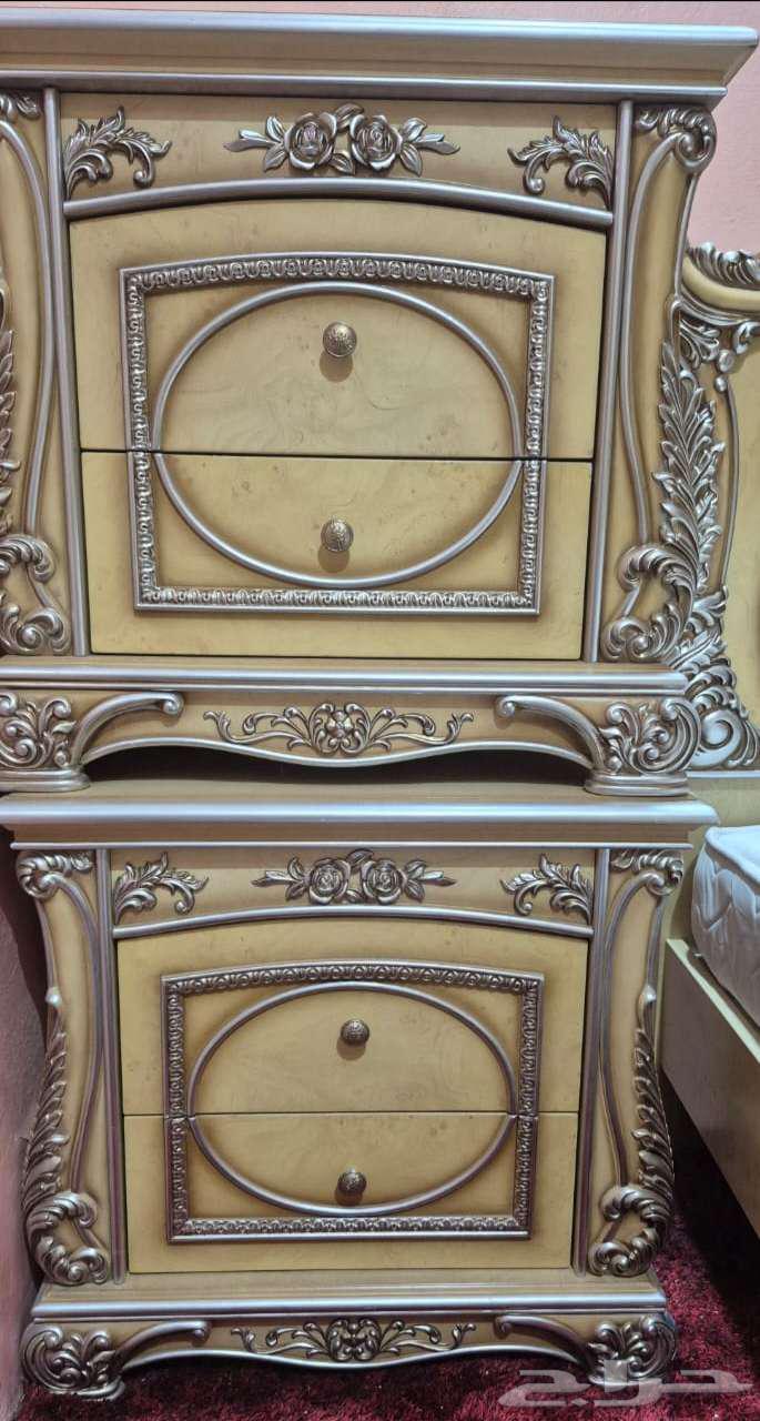 2 very clean commodes with antique design (video available)64384605244163110