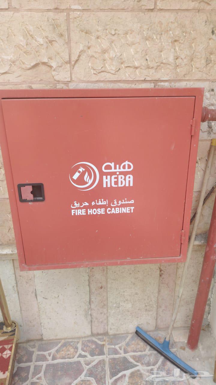 مضخة إطفاء حريق مع سته صناديق بحالة ممتازه64382432633346114
