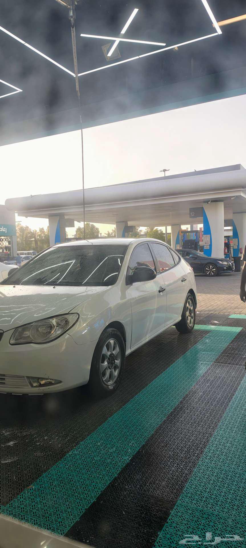 إلنترا 2010 أبيض منوة المستخدم64538958164098112