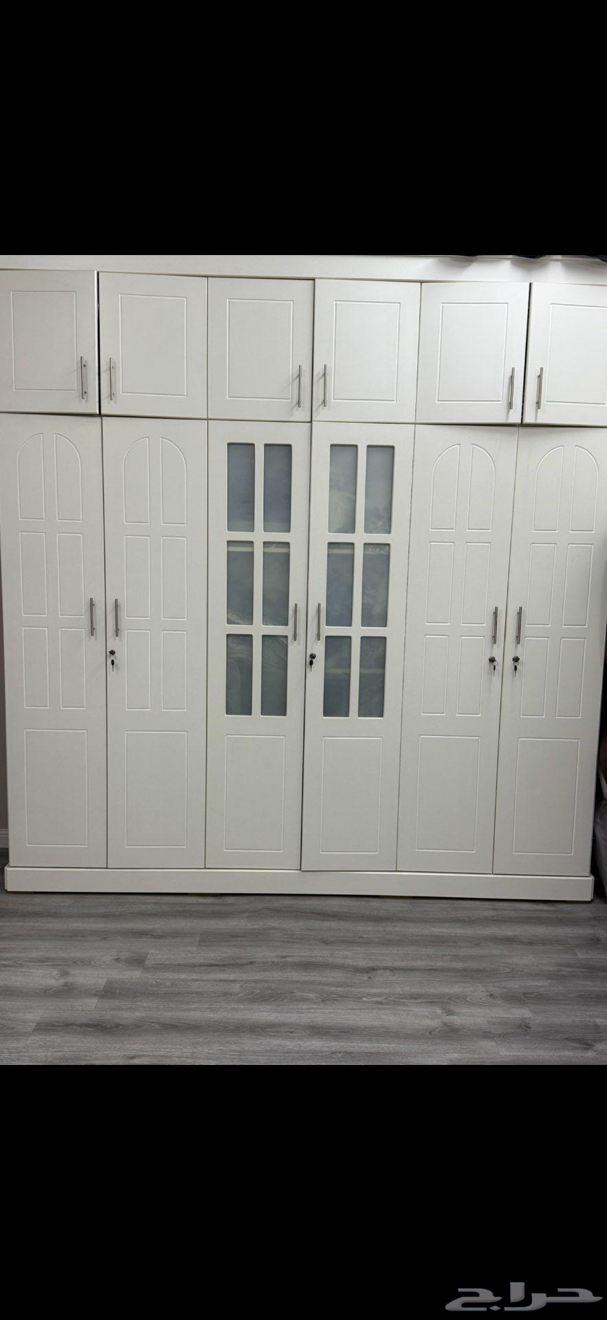 دولاب خشب ماليزي كبير شبه جديد لايوجد به كسور64384120328323110