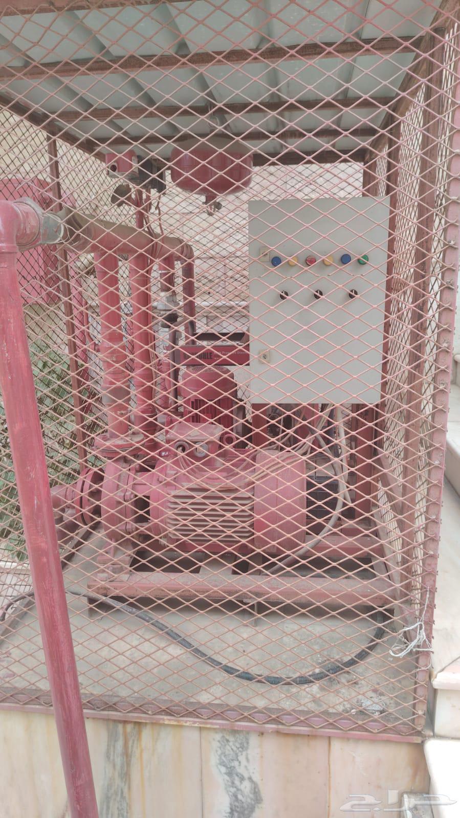 مضخة إطفاء حريق مع سته صناديق بحالة ممتازه64382432633346110