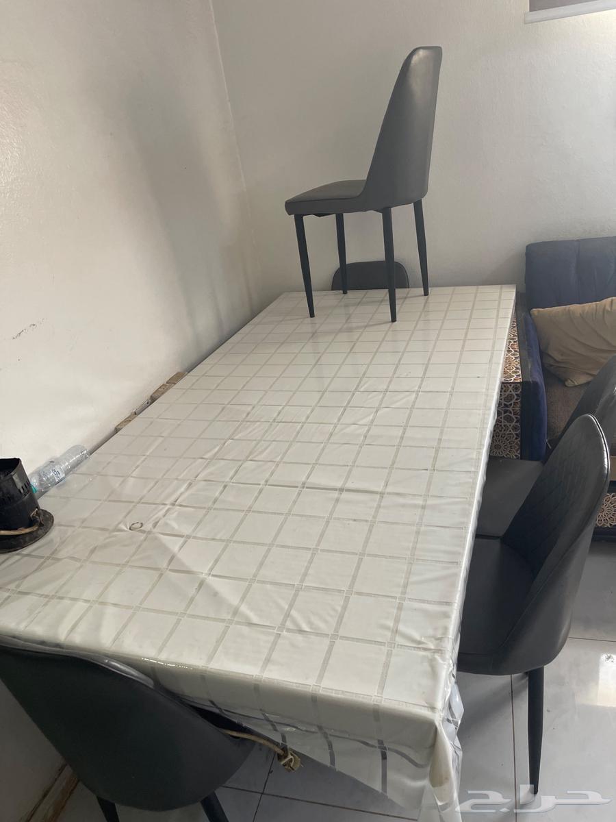 Dining table64382321205378111