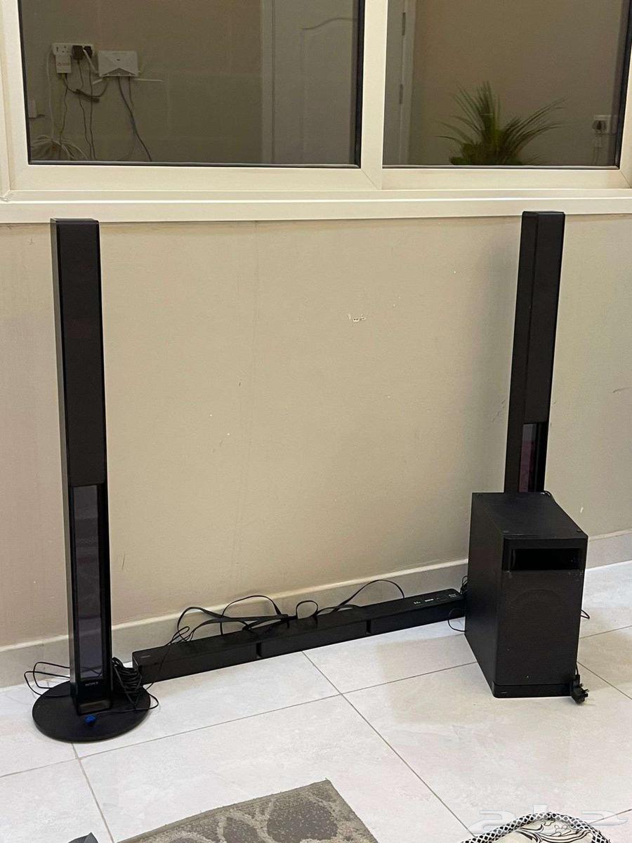 Screen with home theater and bicycle with food container64383885258499113