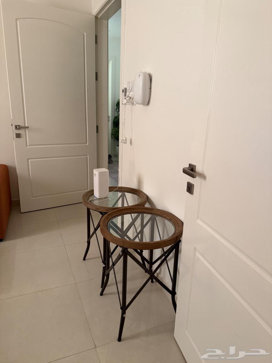 كنب L نظيف مع طاولات   استعمال خفيف64384855797377112