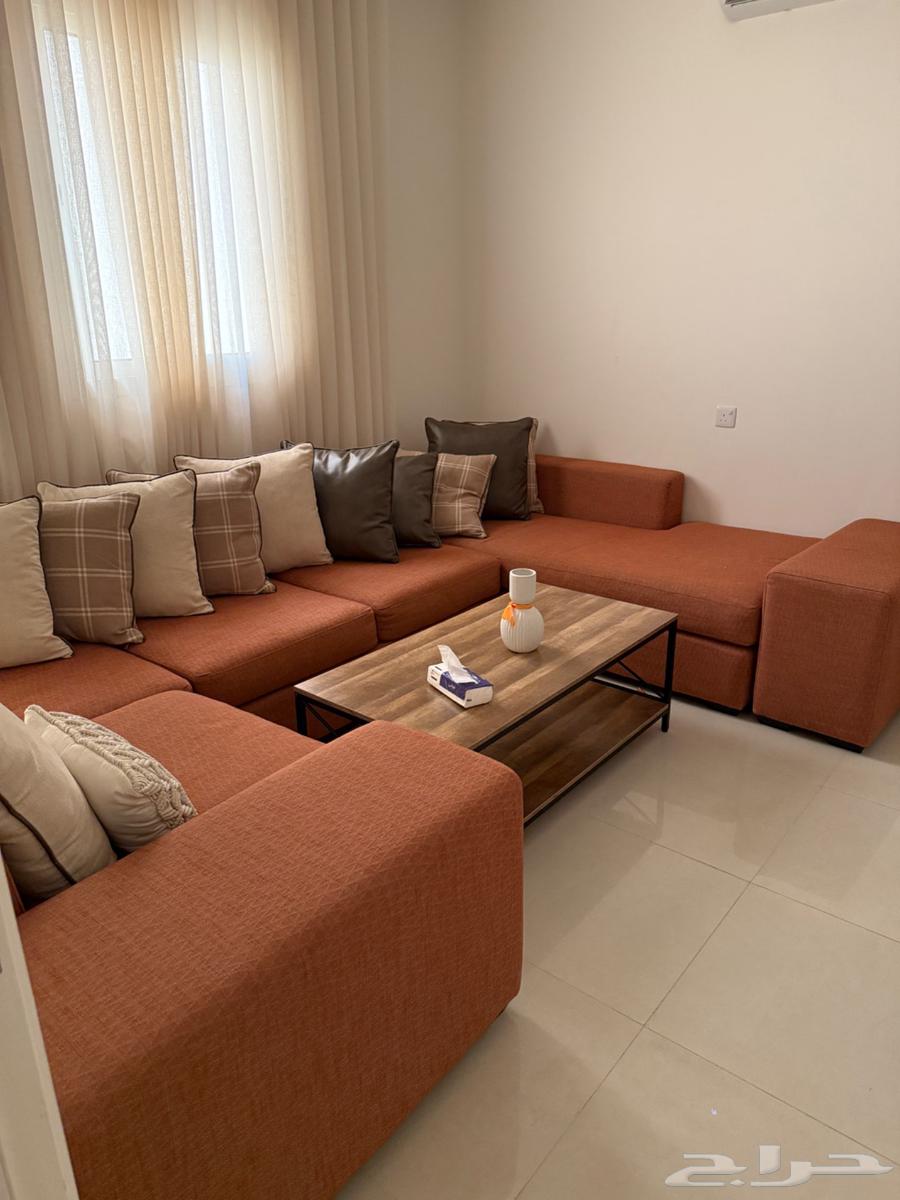 كنب L نظيف مع طاولات   استعمال خفيف64384855797377110