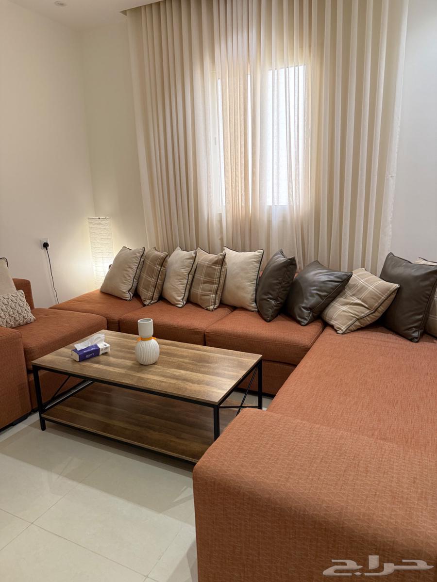 كنب L نظيف مع طاولات   استعمال خفيف64384855797377113