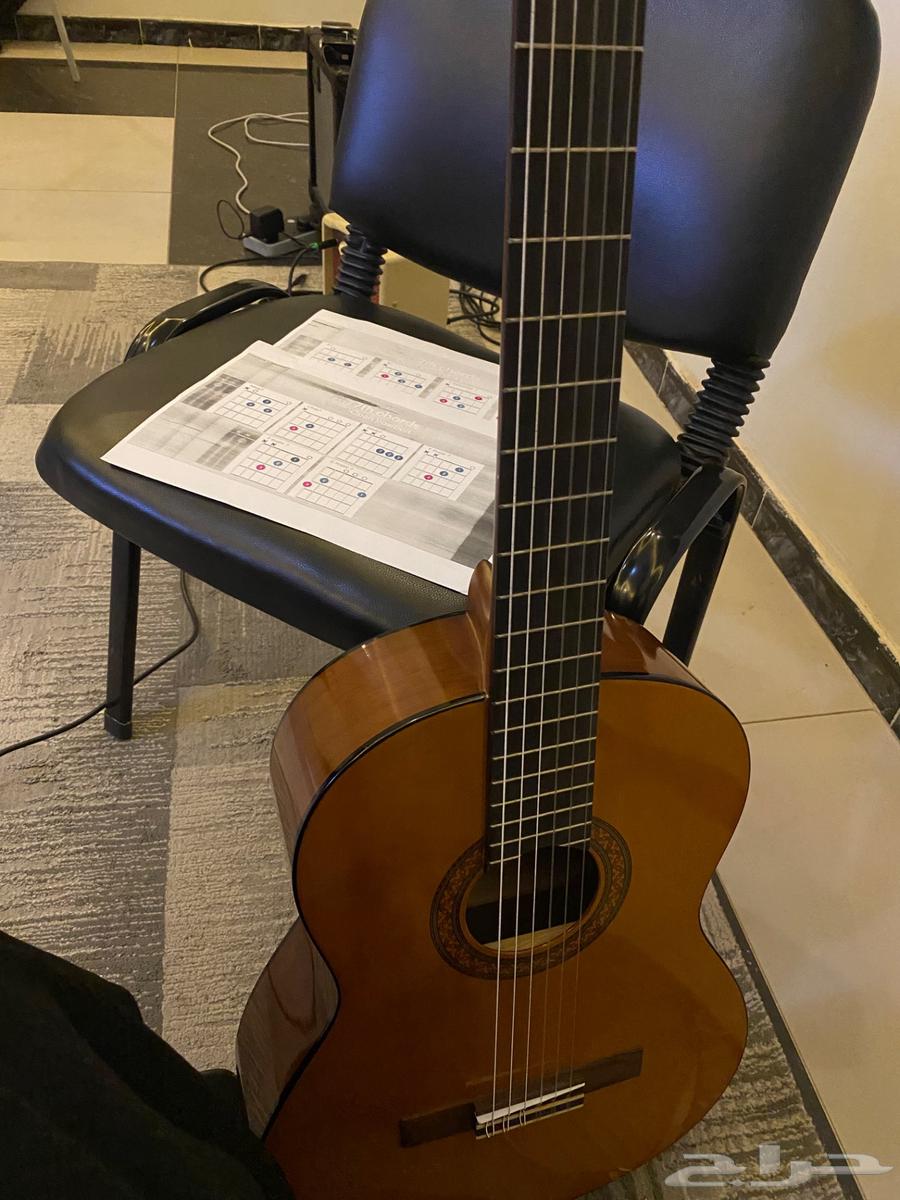 للبيع قيتار كلاسيك نظيف جد ا   شبه جديد64385188420097111