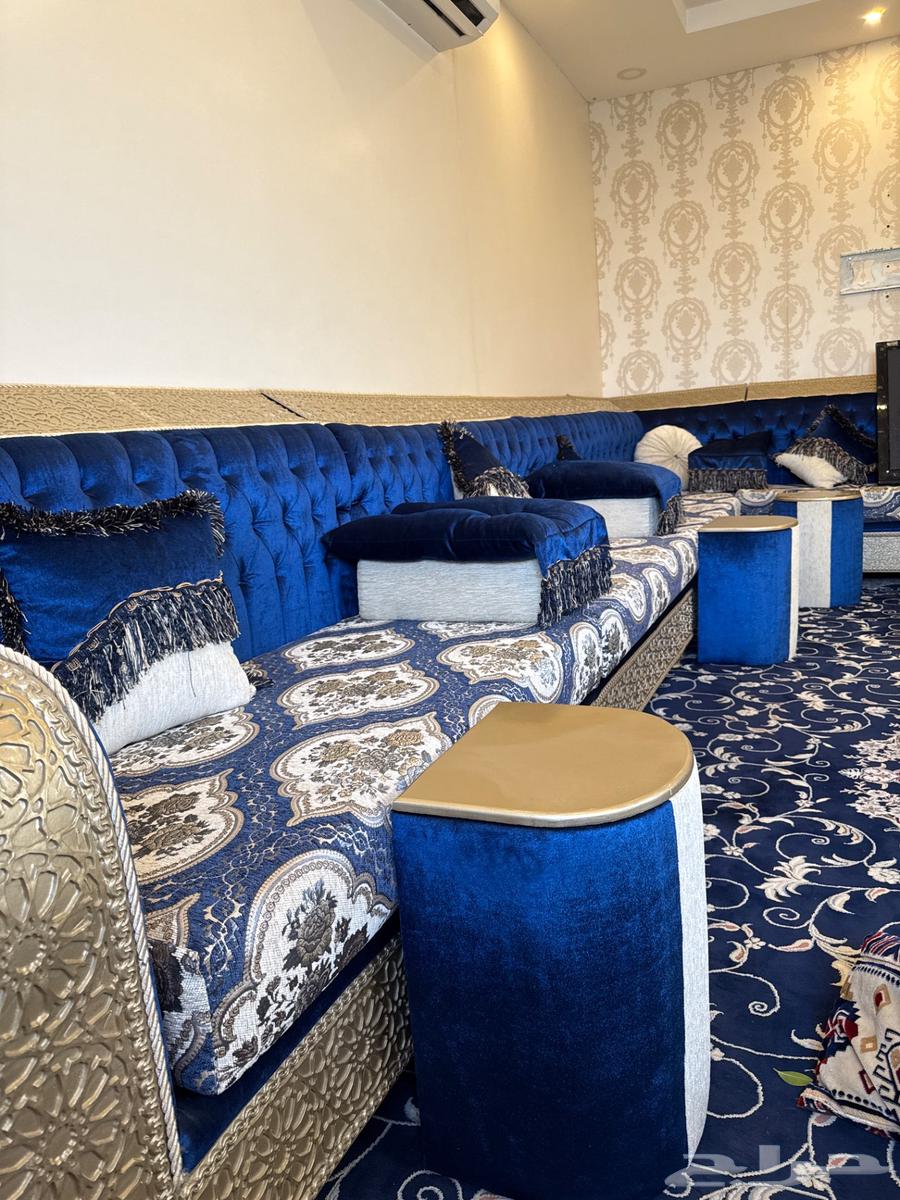 كنب للبيع مع زولية وشاشة 50 بوصه64385592764290111