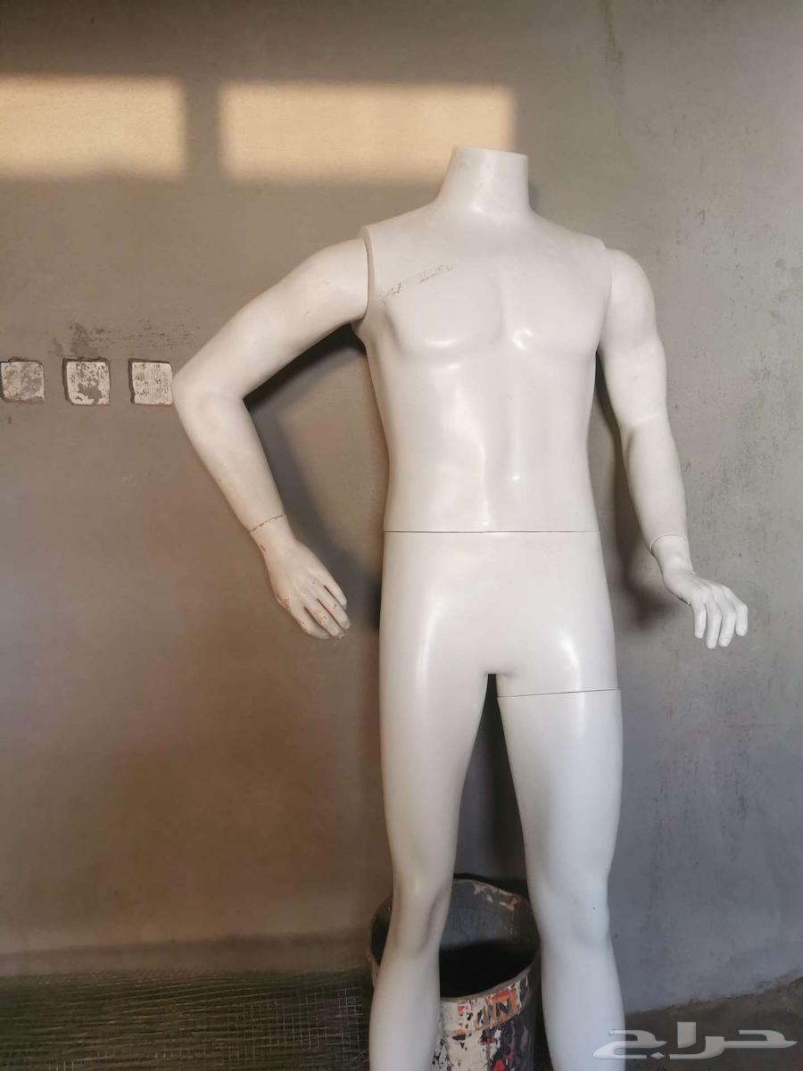 مكائن خياطة ومانيكان وطاولة للبيع64385928718722114