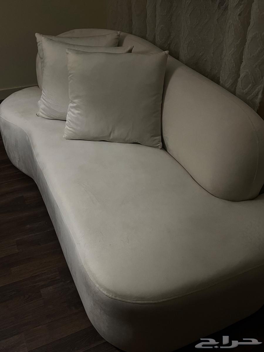 Two-seat sofa measuring 190 × 85 × 85 cm (width × depth × height)64386096324098110