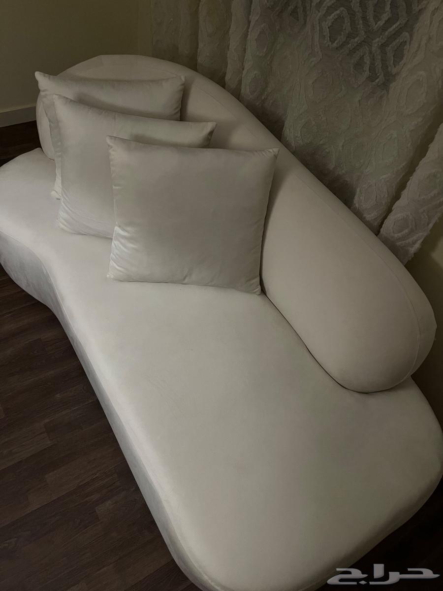 Two-seat sofa measuring 190 × 85 × 85 cm (width × depth × height)64386096324098111