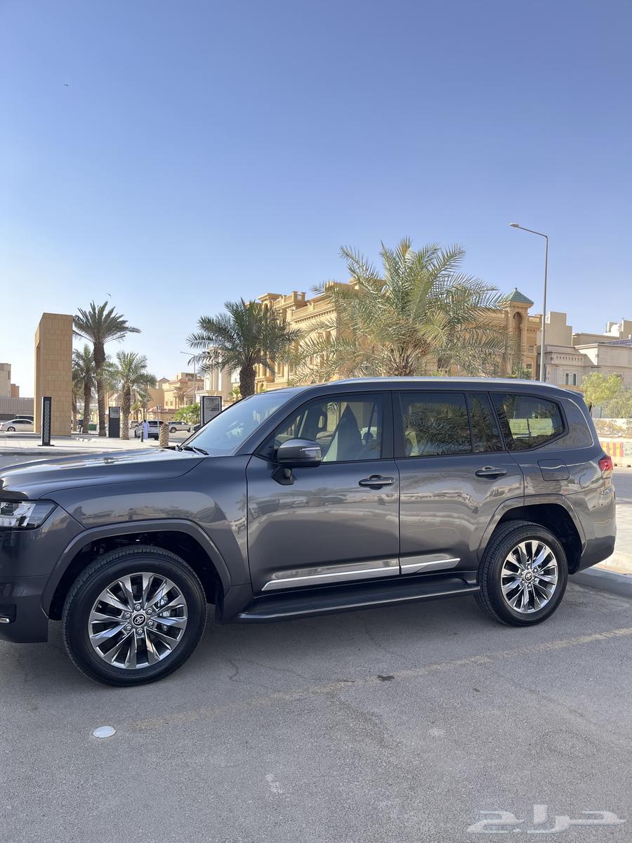لاندكروزر شبه جديد 2024 اخر دفعه .64532240795011112