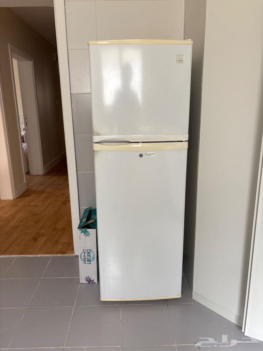 Daewoo 8 cubic feet (221 liters) refrigerator, top freezer, clean64387940644866110
