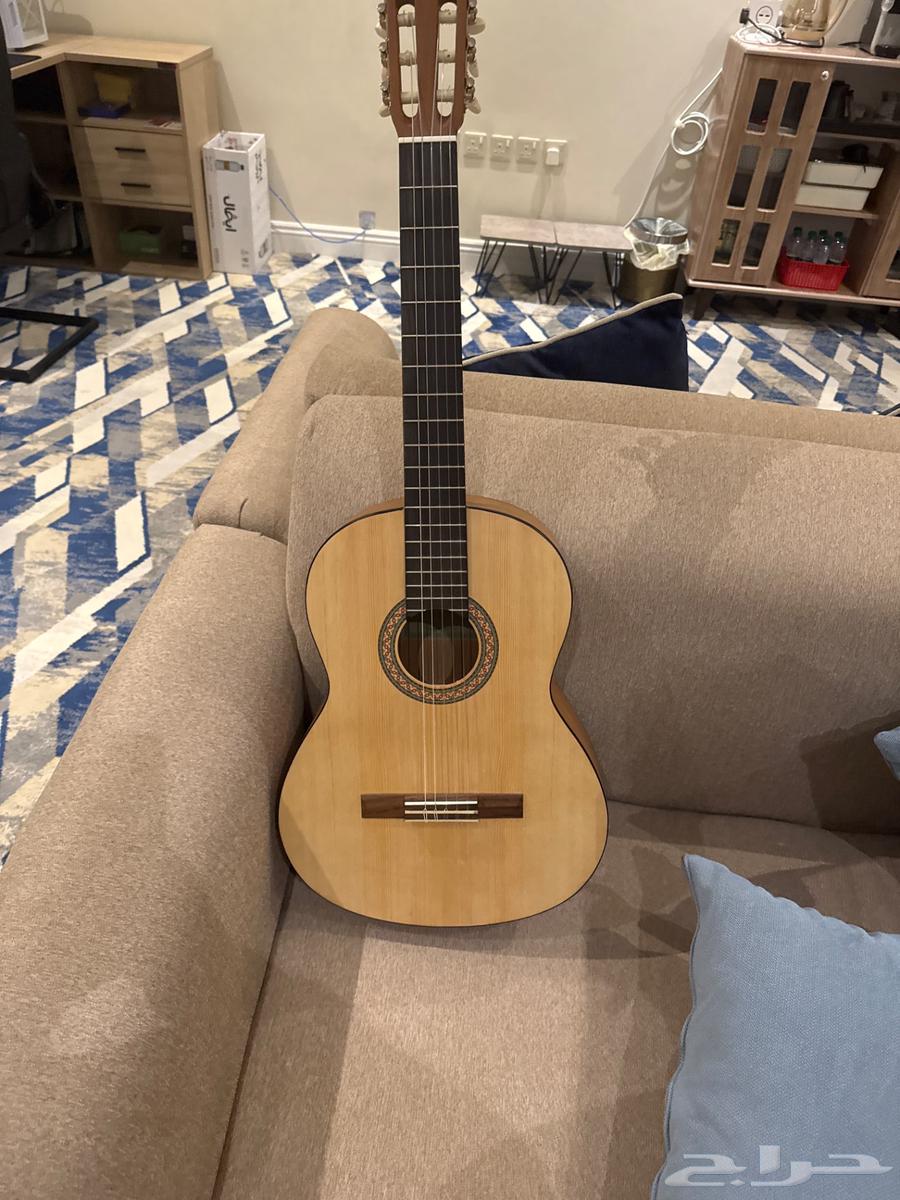 Guitar Yamaha c40 نظيف و جديد64388231983362110