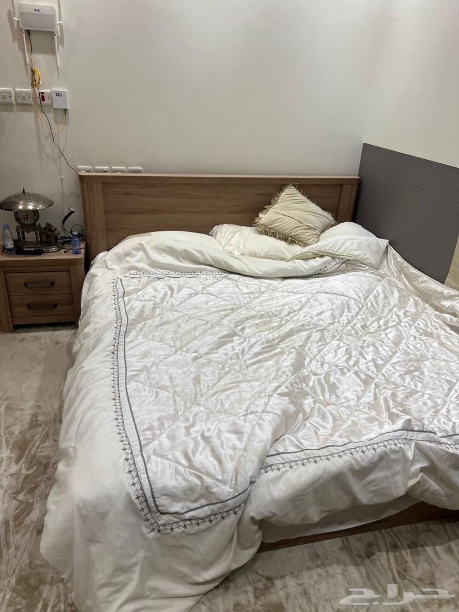 غرفة نوم مع مكيف للبيع الرياض64388729703809112