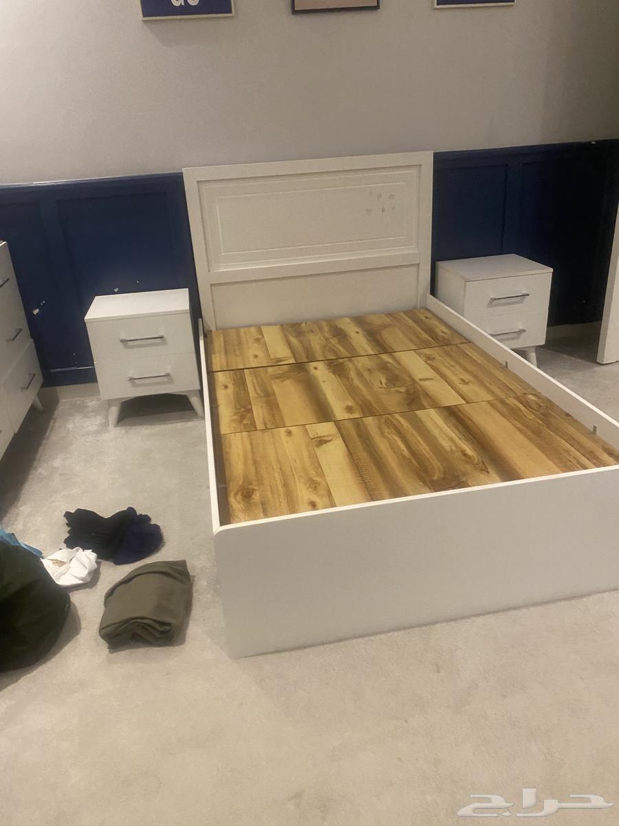 غرفة نوم للبيع ومطبخ ومكيفات وغرفة نوم ثانيه64384717445506112