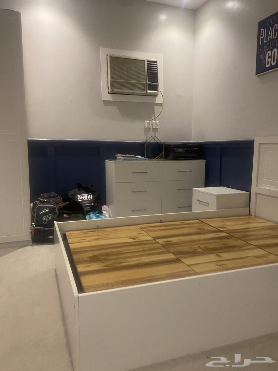 غرفة نوم للبيع ومطبخ ومكيفات وغرفة نوم ثانيه64384717445506111