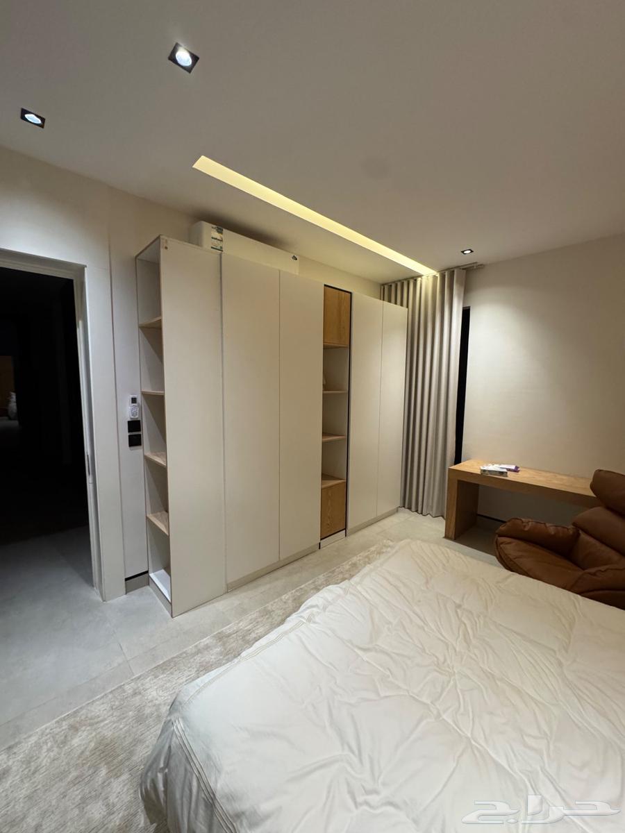 للبيع سرير ودولاب وكرسي مكتب و3 كمدينات64390068450690112