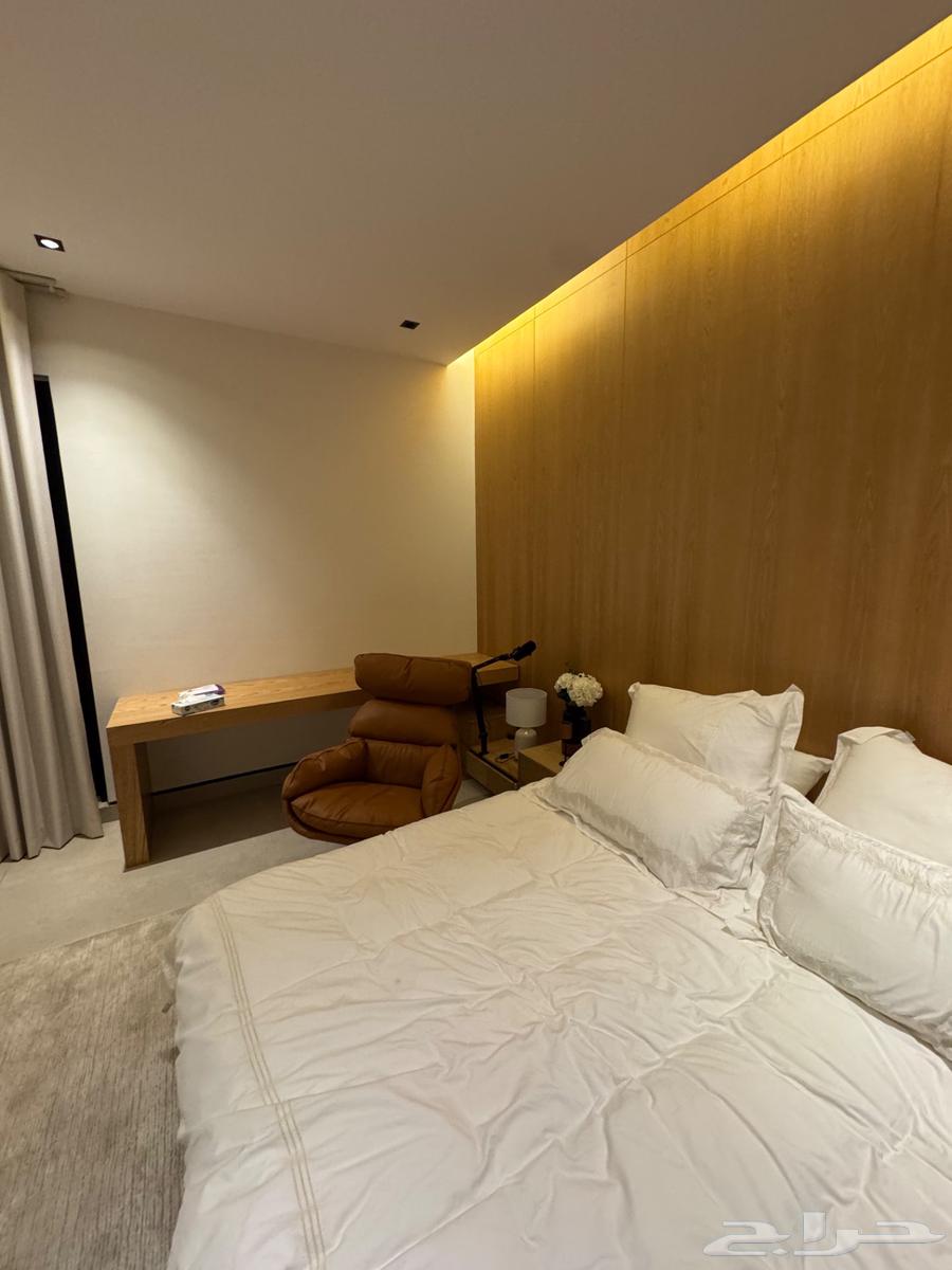 للبيع سرير ودولاب وكرسي مكتب و3 كمدينات64390068450690111