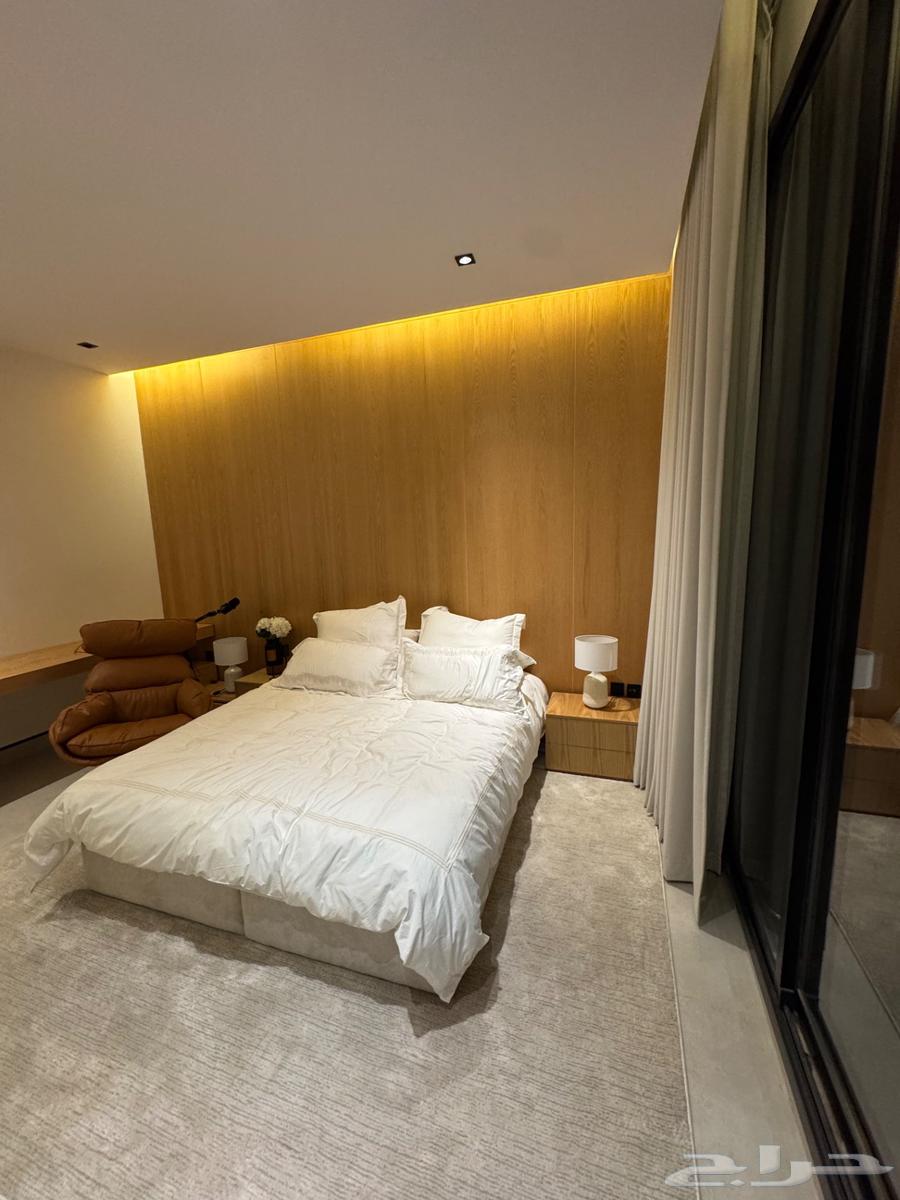 للبيع سرير ودولاب وكرسي مكتب و3 كمدينات64390068450690110