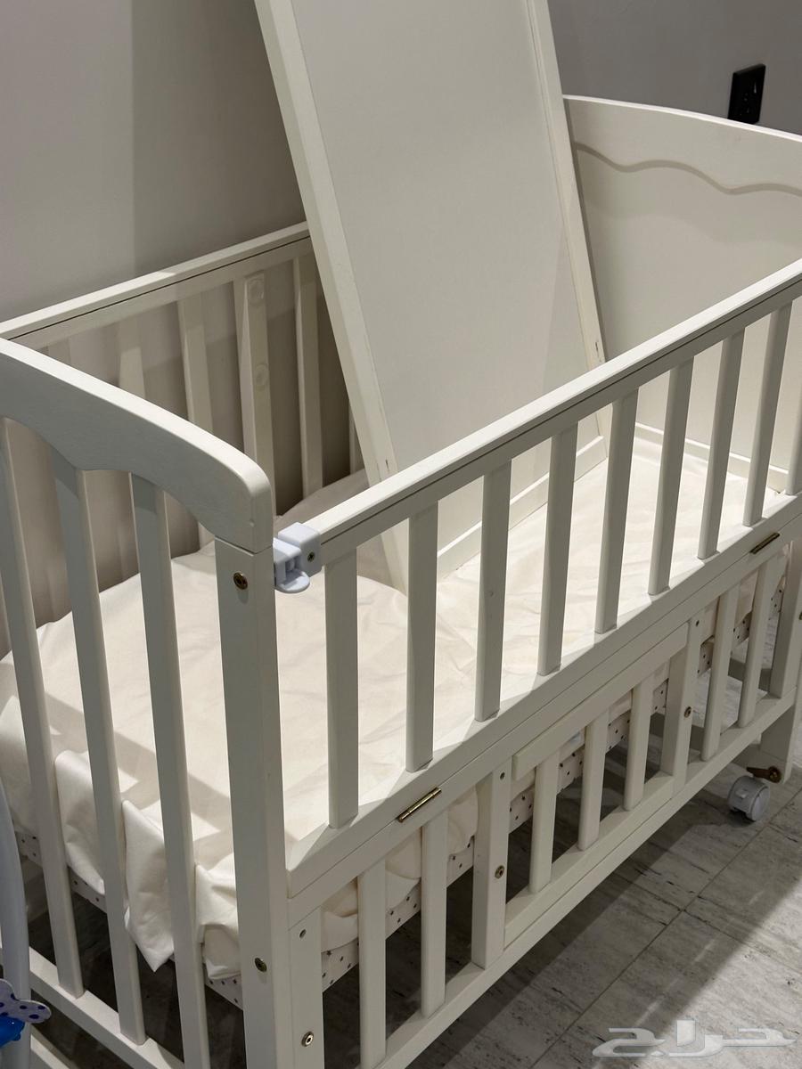 سرير اطفال و كرسي نطاط64391934667394112