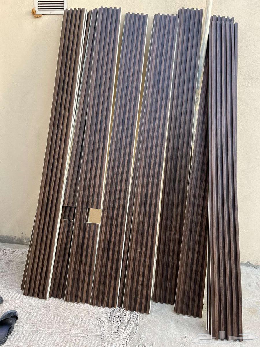 طاولة تلفزيون. و بديل خشب للجدار نظيف جدا وطاولتين قهوه64392142077955112