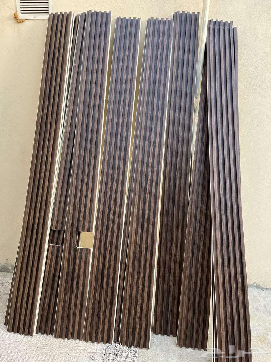 طاولة تلفزيون. و بديل خشب للجدار نظيف جدا وطاولتين قهوه64392142077955113