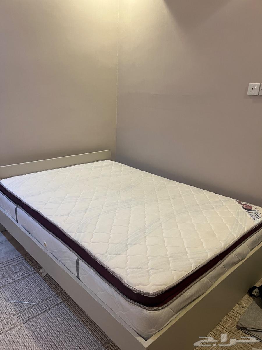 سرير مع مرتبة ورفوف وطاولة64380390205315110