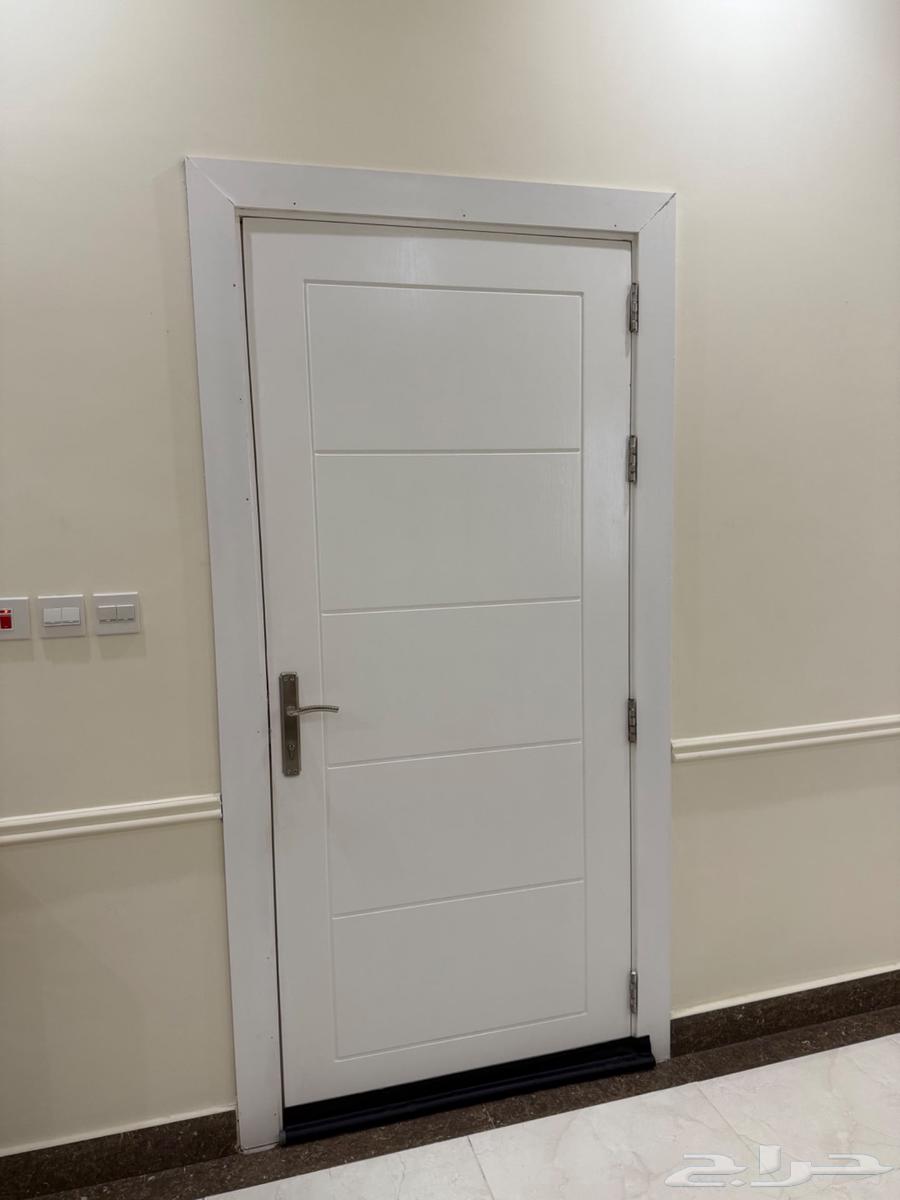 أبواب مع ملحقاتها64381178043906111