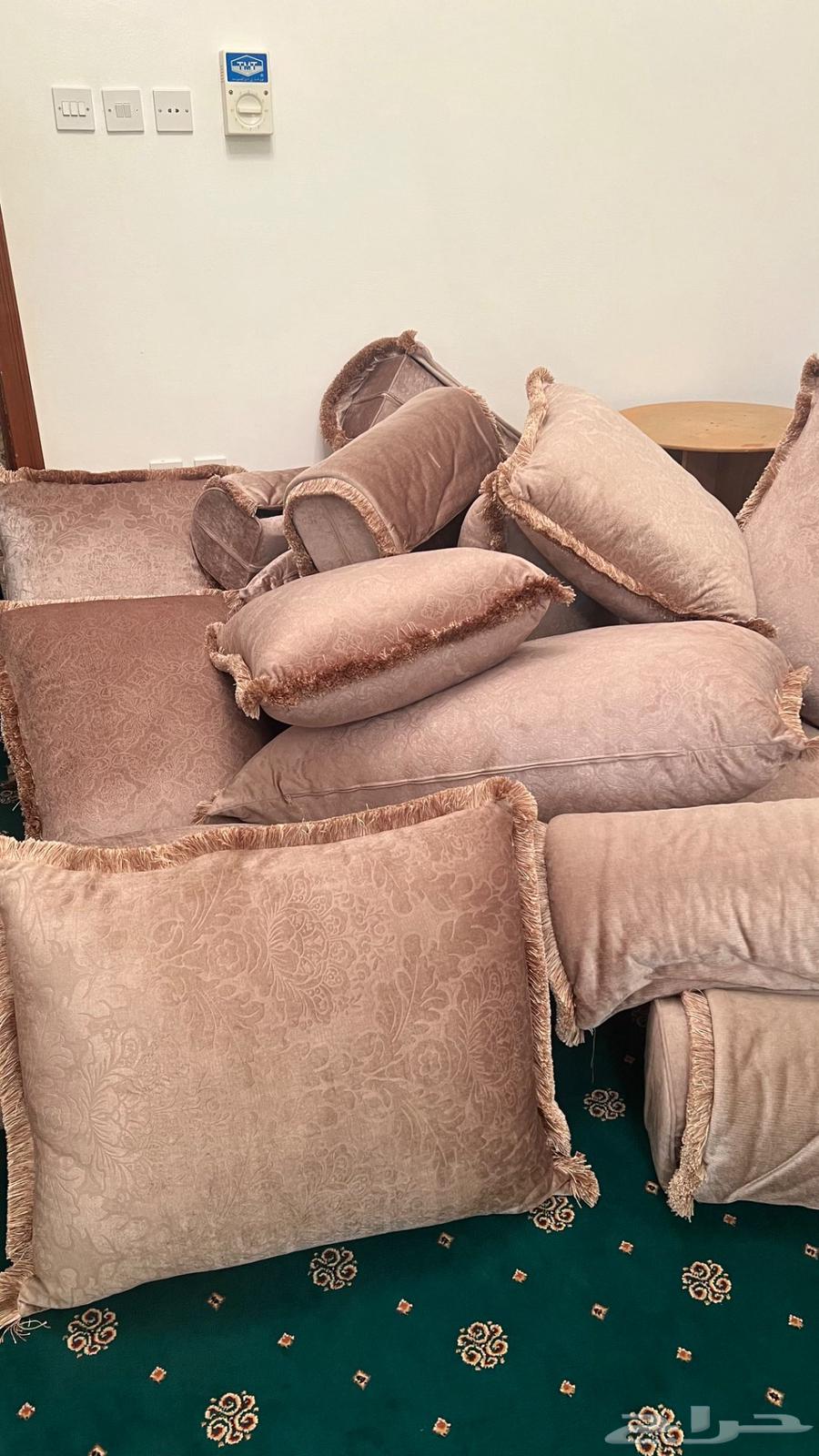 غرفه نوم ومساند وادوات كهرباء للبيع64383192188674114