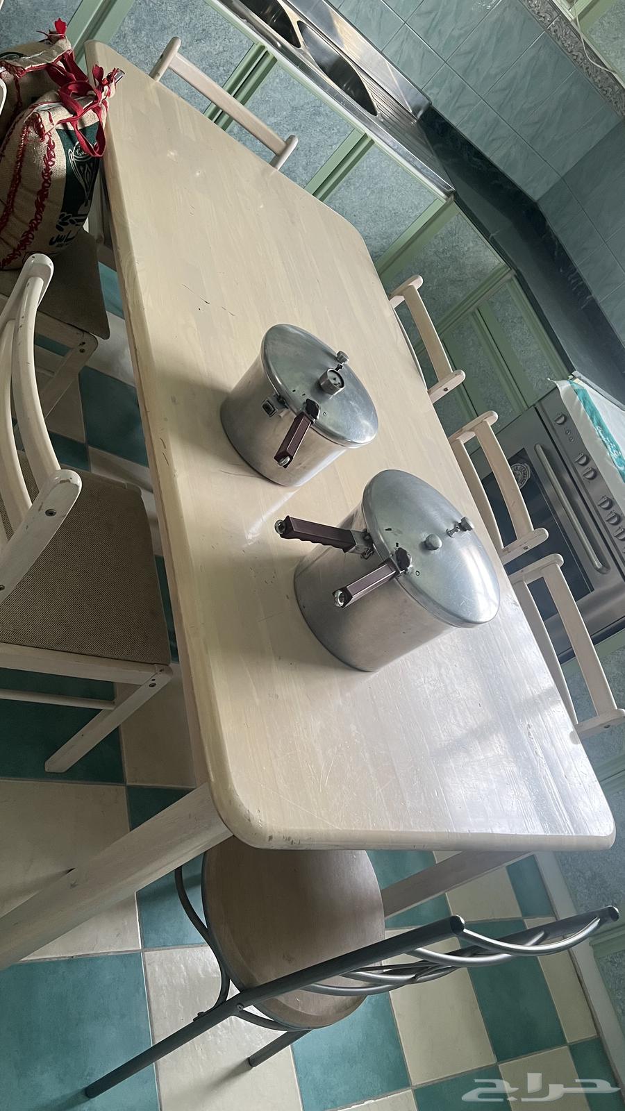 غرفه نوم ومساند وادوات كهرباء للبيع64383192188674113