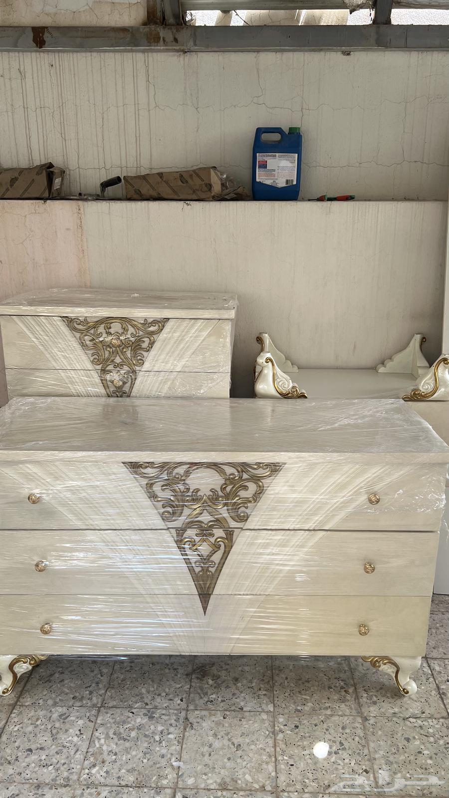 غرفه نوم ومساند وادوات كهرباء للبيع64383192188674110