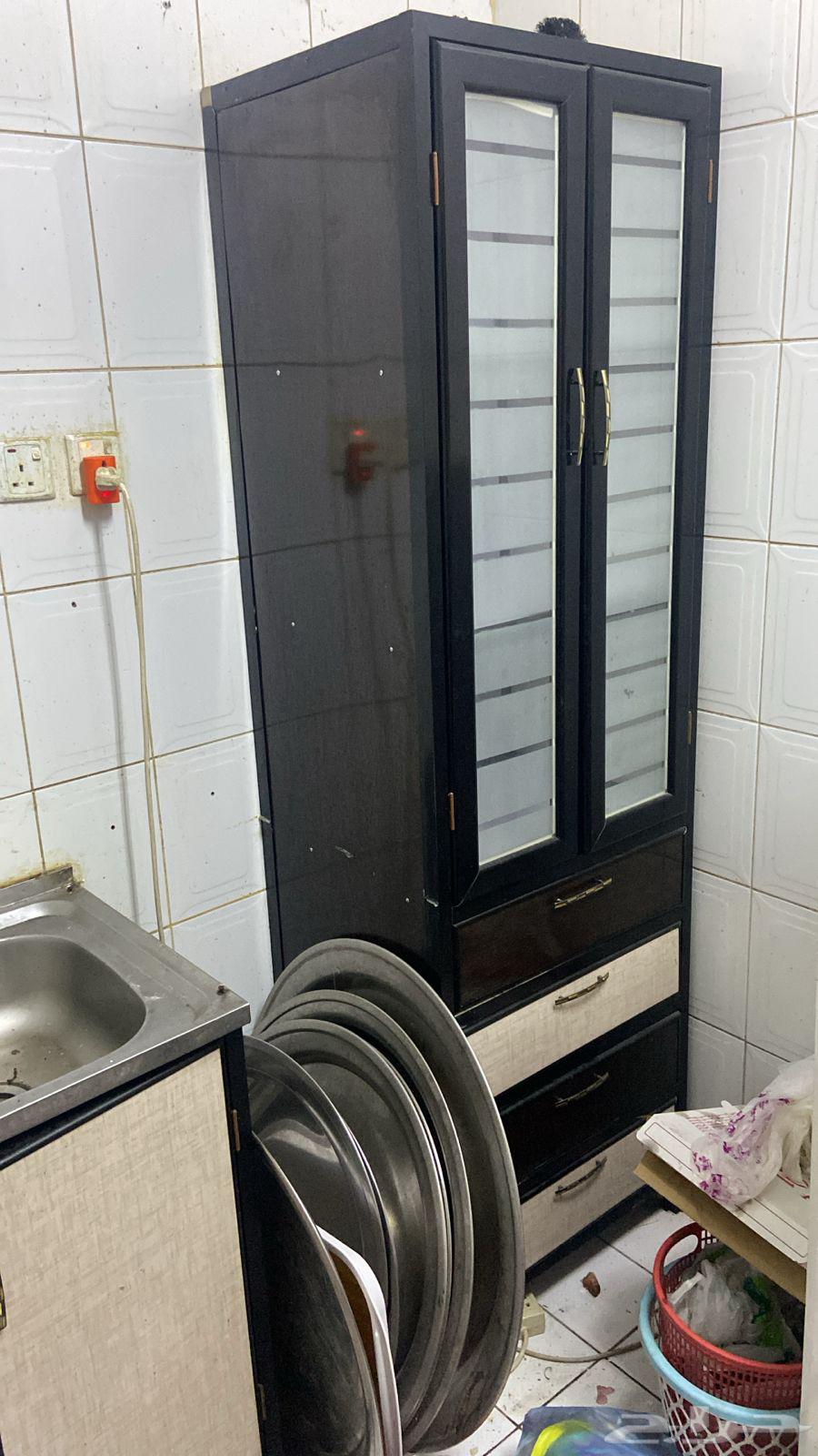 غرفة نوم كامله ودولاب مطبخ بحاله جيدة سرعة للبيع64385494938114114