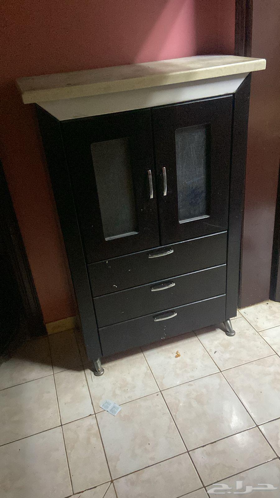 غرفة نوم كامله ودولاب مطبخ بحاله جيدة سرعة للبيع64385494938114110