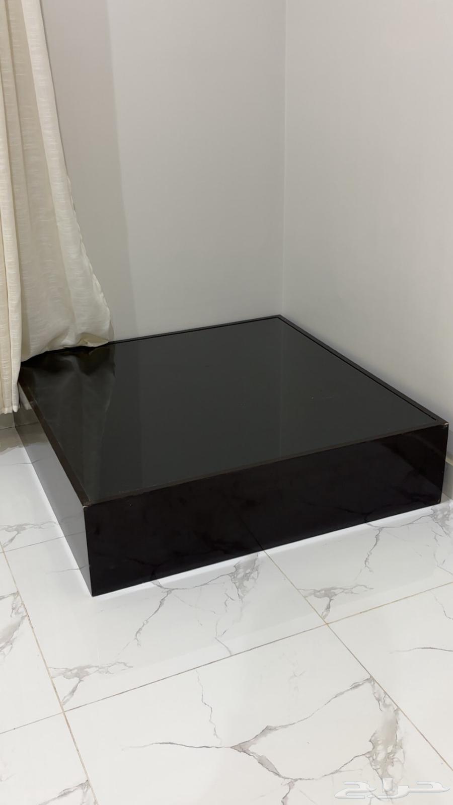 Bed and floor table with 6 serving tables64388592008961111