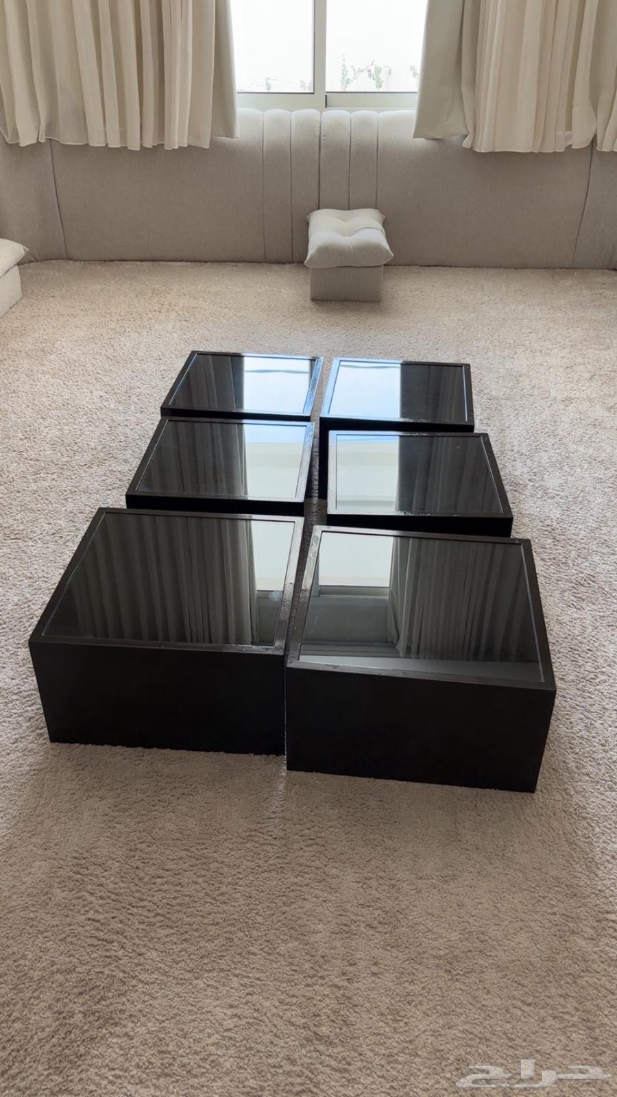 Bed and floor table with 6 serving tables64388592008961112